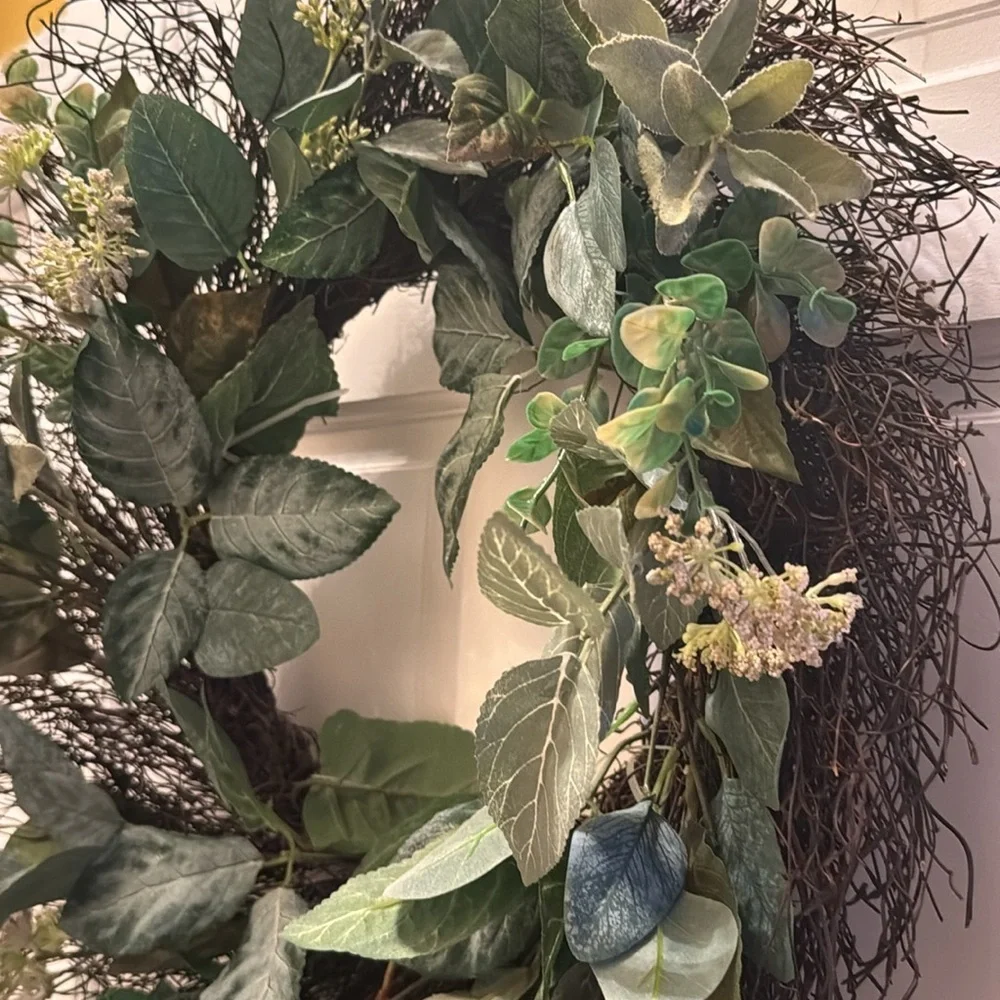 BRAND NEW FLORAL HANGER FOR DOOR DECOR GOOD FOR HOME